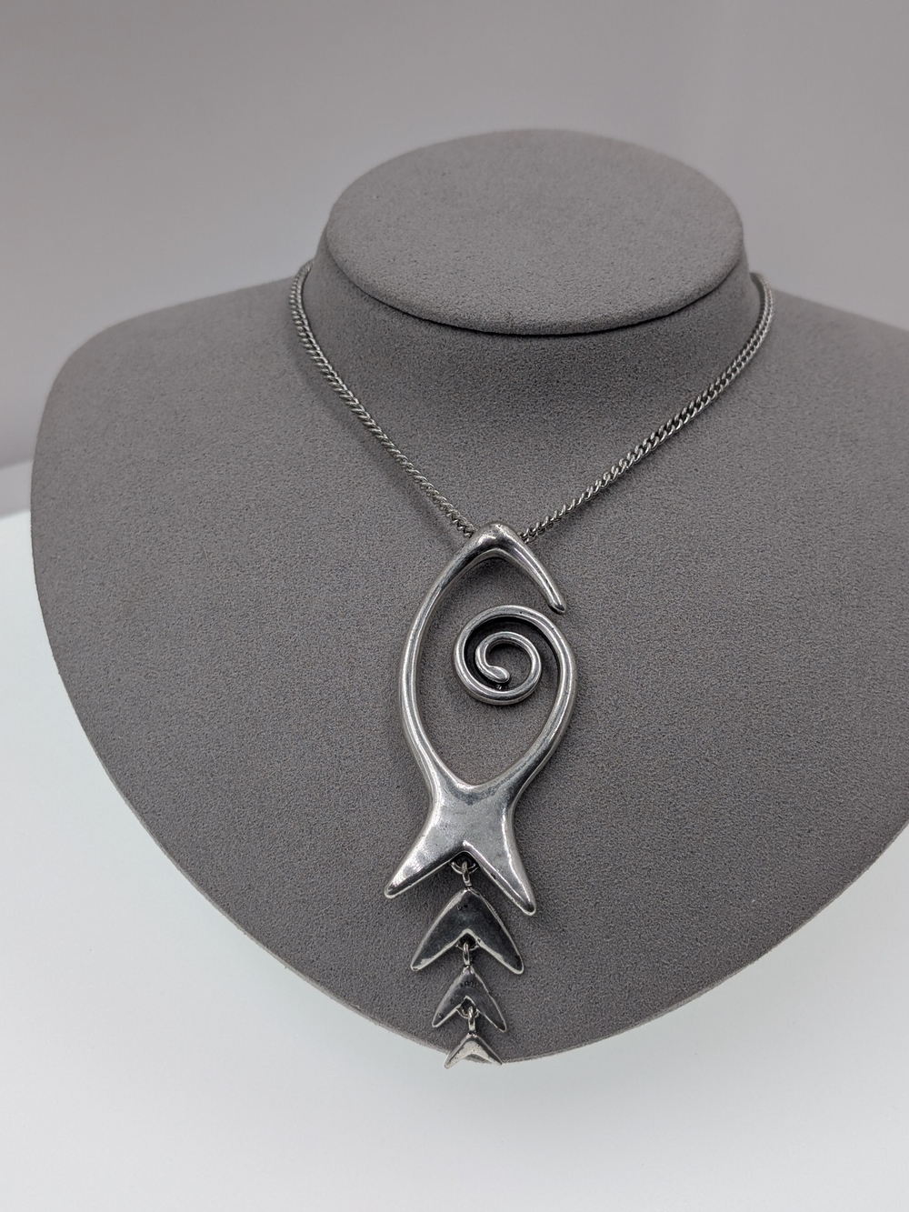 Lucky Brand Modernist Articulated Fish Bone Spiral Pendant Long Necklace 0127